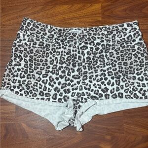 GOOD AMERICAN The Cut Off Denim Short in Snow Leopard